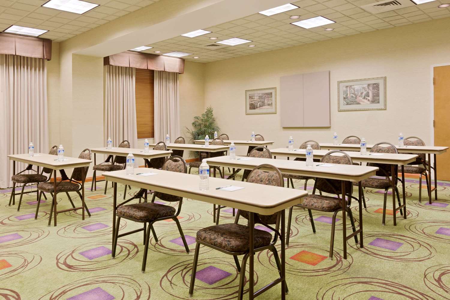 Фото Wingate by Wyndham Charlotte Airport I-85/i-485