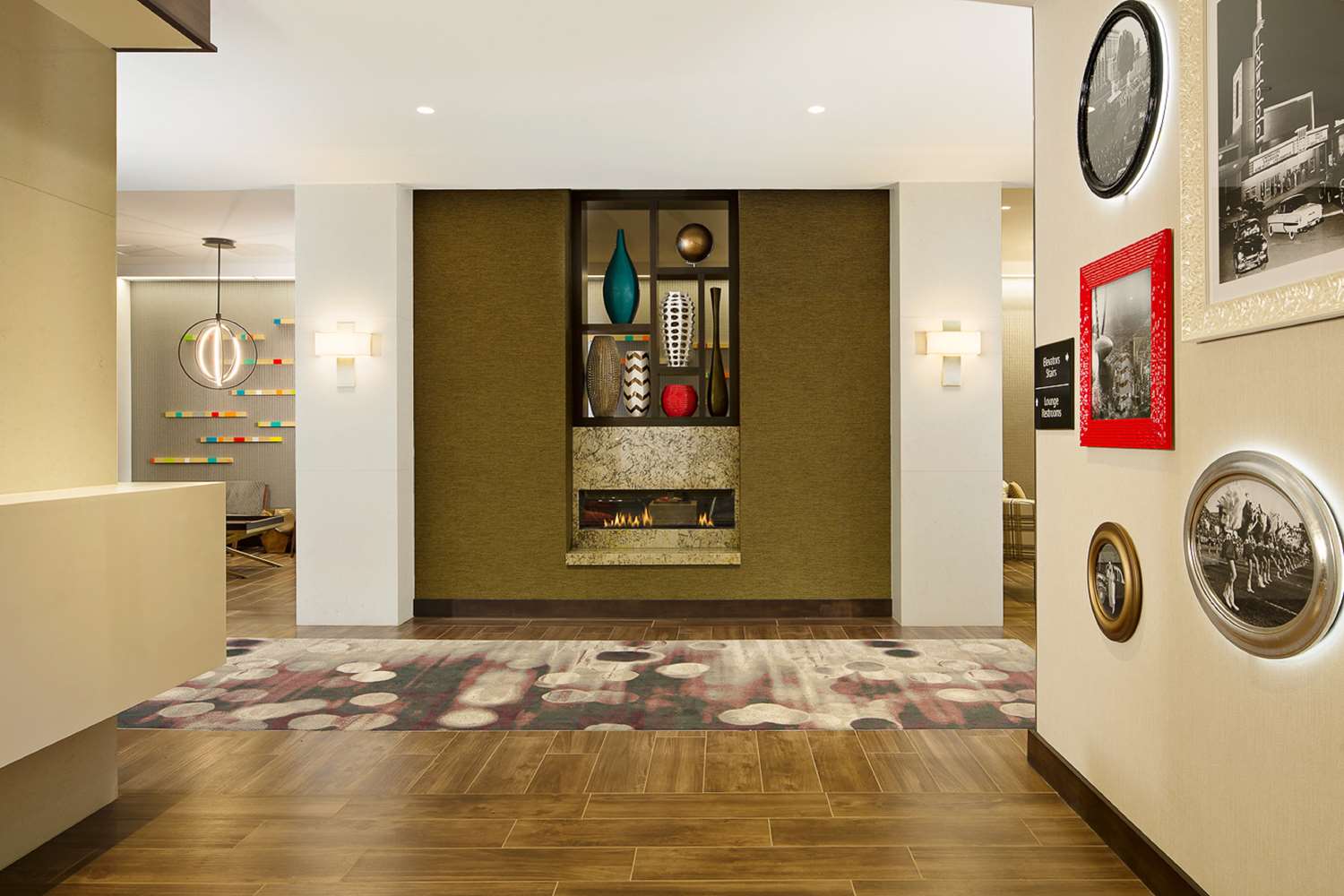 Фото Hampton Inn & Suites Dallas Downtown