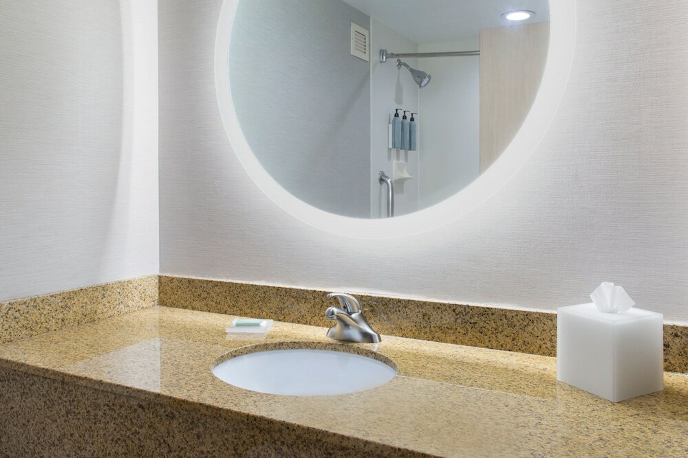 Фото Courtyard by Marriott Buffalo Amherst/University