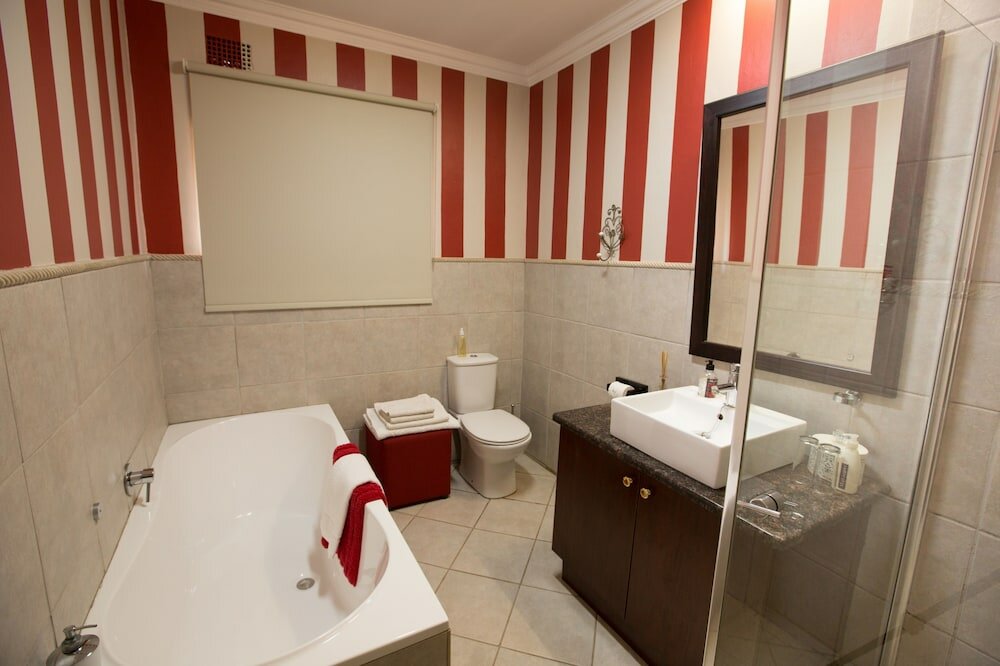 Фото MacGregors Guest House