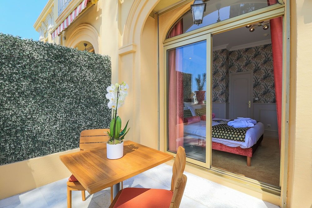 Фото Hôtel Petit Palais