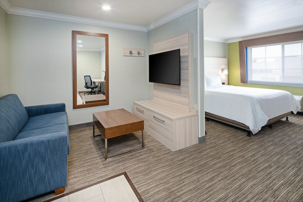 Фото Holiday Inn Express Suites Watsonville, an Ihg Hotel