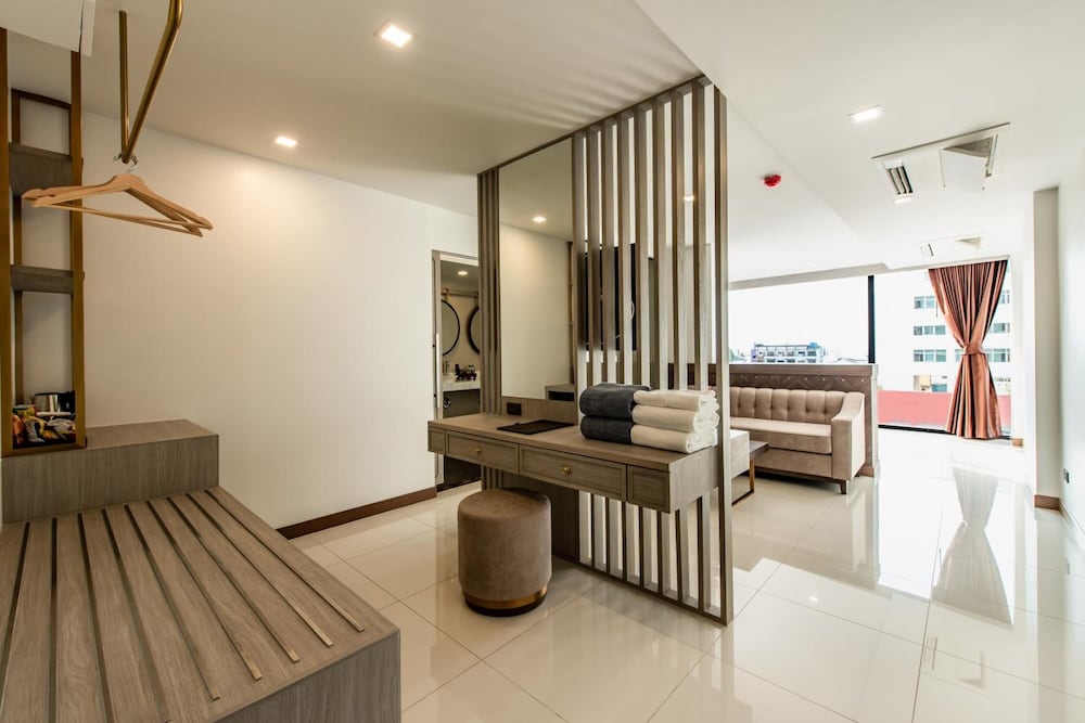 Фото Blackwoods Hotel Pattaya