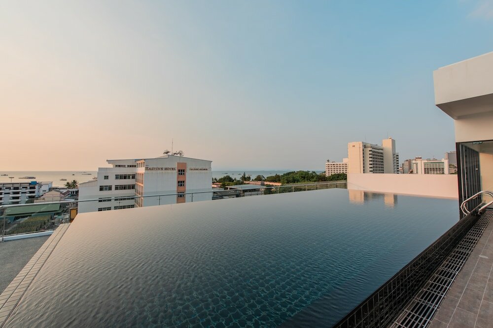 Фото Blackwoods Hotel Pattaya