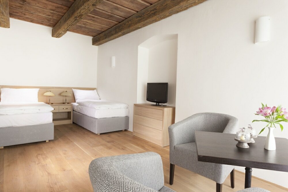 Фото Hotel At the White Lily