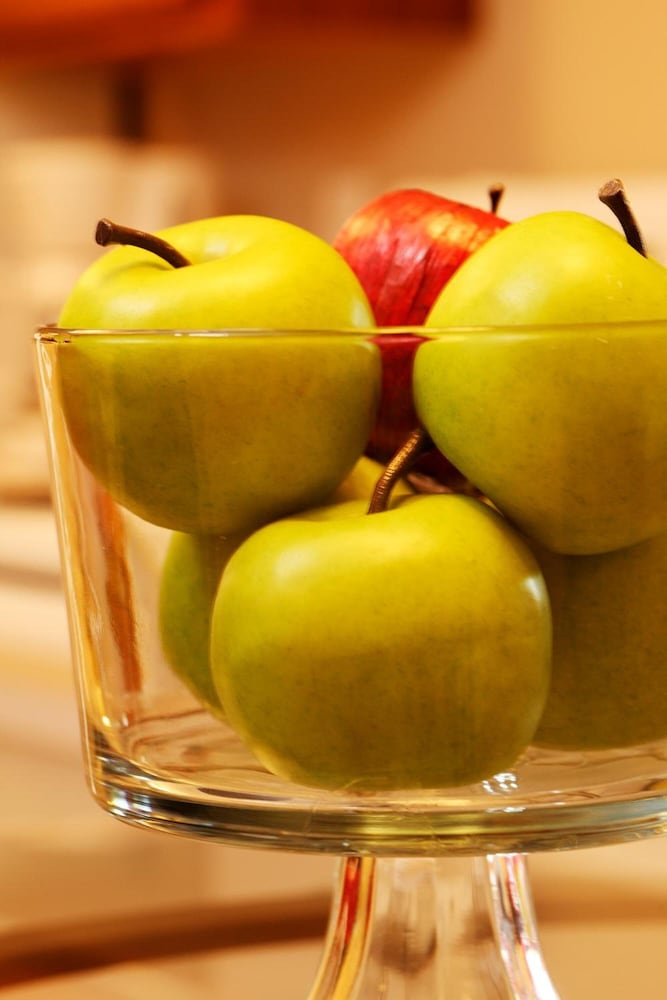 Фото Colonial Square Inn & Suites