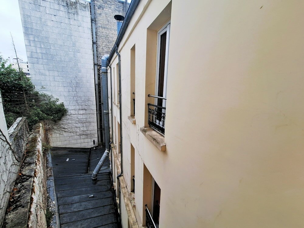 Фото Hipotel Paris Gambetta Republique