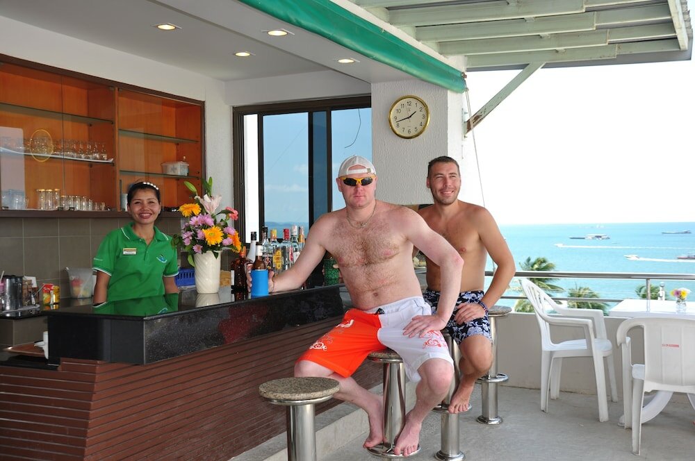 Фото Flipper Lodge Hotel