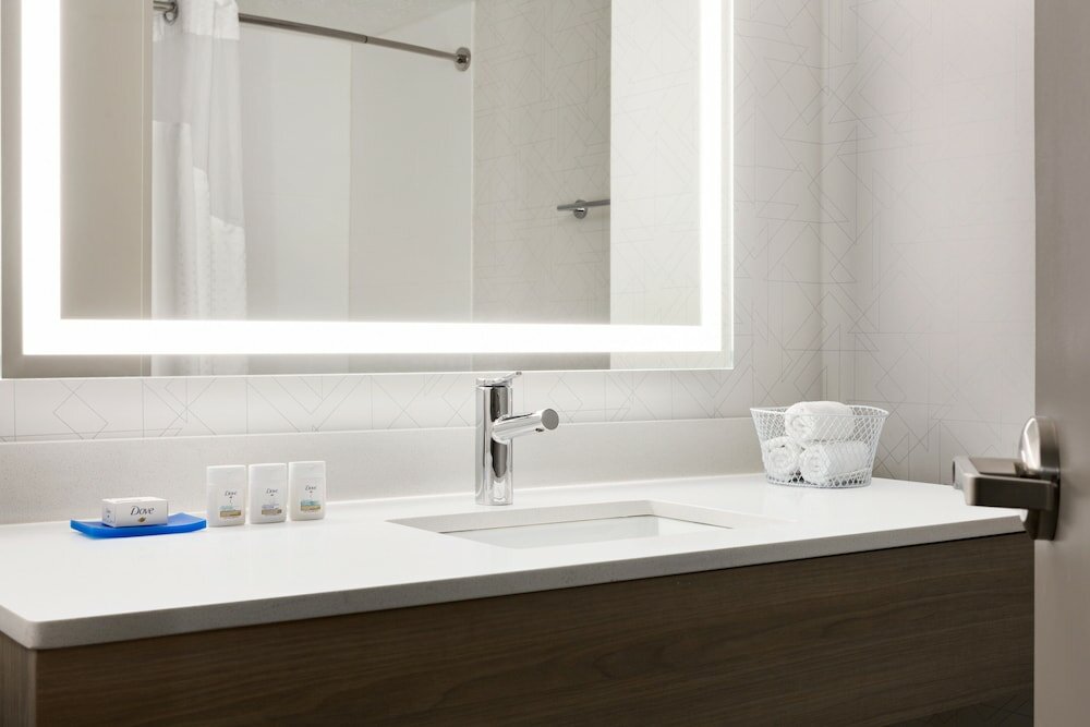 Фото Holiday Inn Express & Suites Greenville - Downtown by Ihg