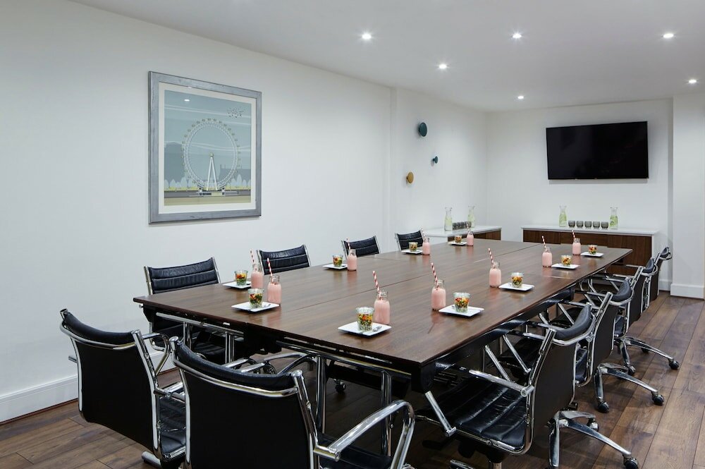 Фото Delta Hotels Cheshunt