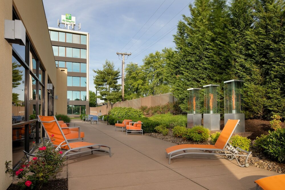 Фото Holiday Inn Hotel & Suites Charleston West, an Ihg Hotel