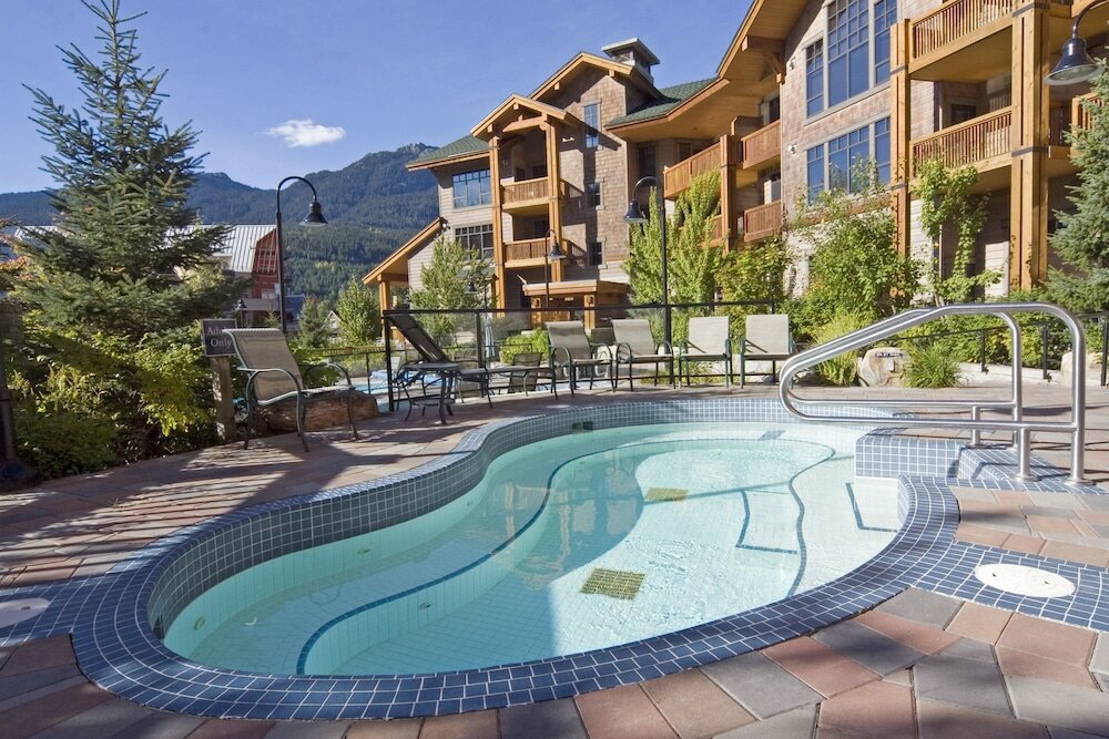 Фото First Tracks Lodge