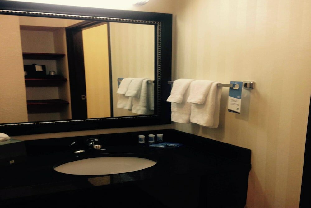 Фото Fairfield Inn by Marriott Kansas City Airport