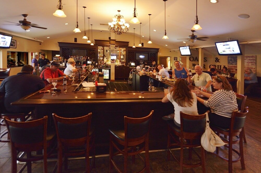 Фото Carlton Oaks Lodge, Ascend Hotel Collection