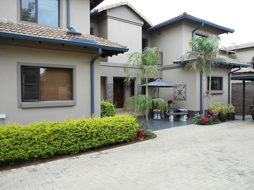 Фото Meerkat Manor