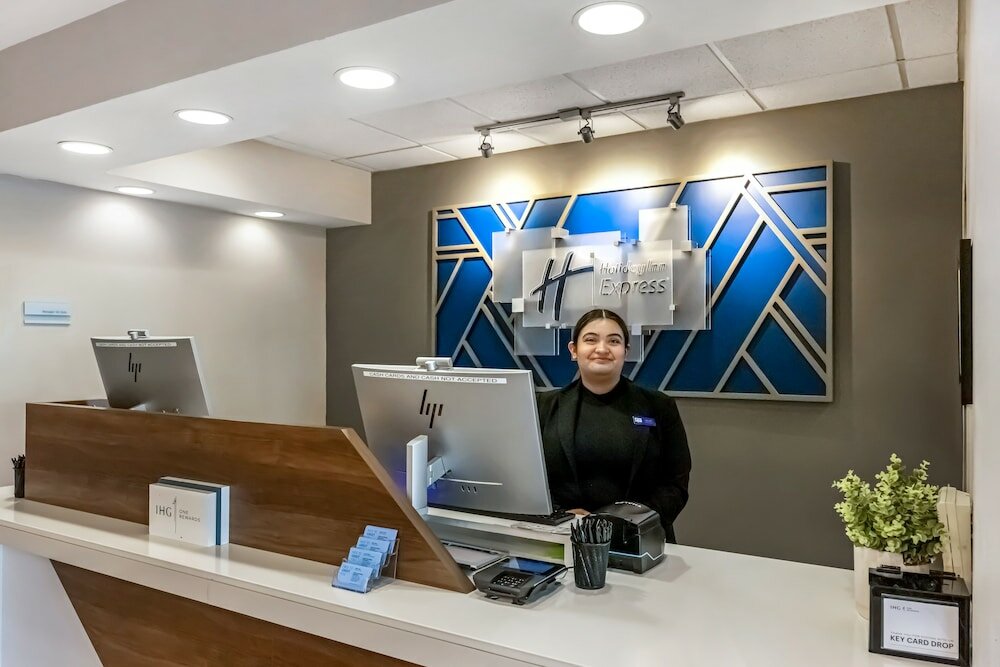 Фото Holiday Inn Express Crestwood, an Ihg Hotel