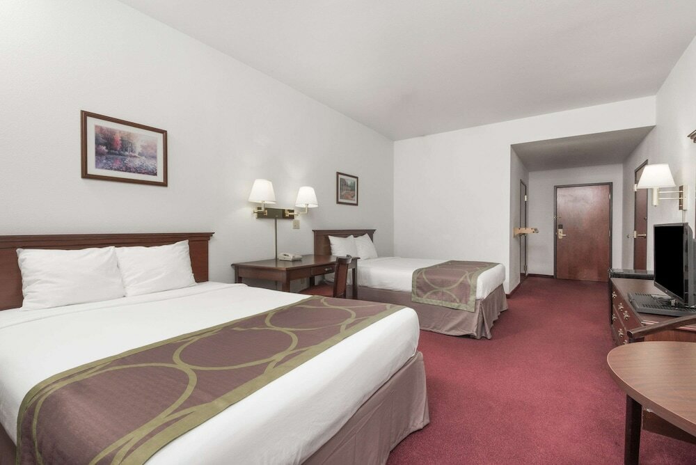 Фото Super 8 by Wyndham Grayson