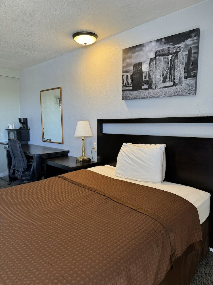 Фото Country Manor Motel Watkins