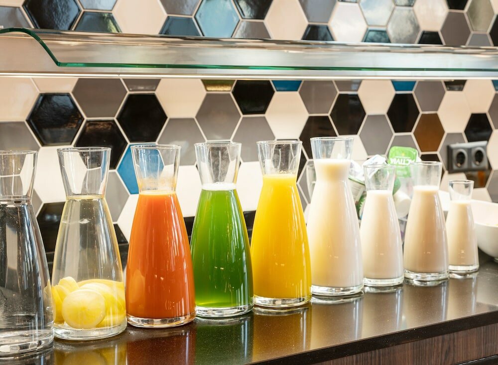 Фото Hotel Ilunion Valencia 4