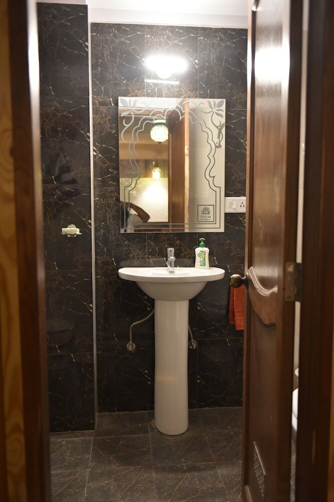 Фото Prem Niwas Boutique Hotel