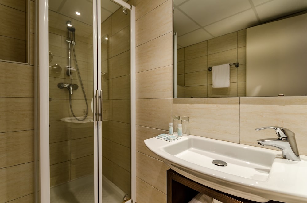 Фото Helgon Hotel – Lourdes Pyrenees