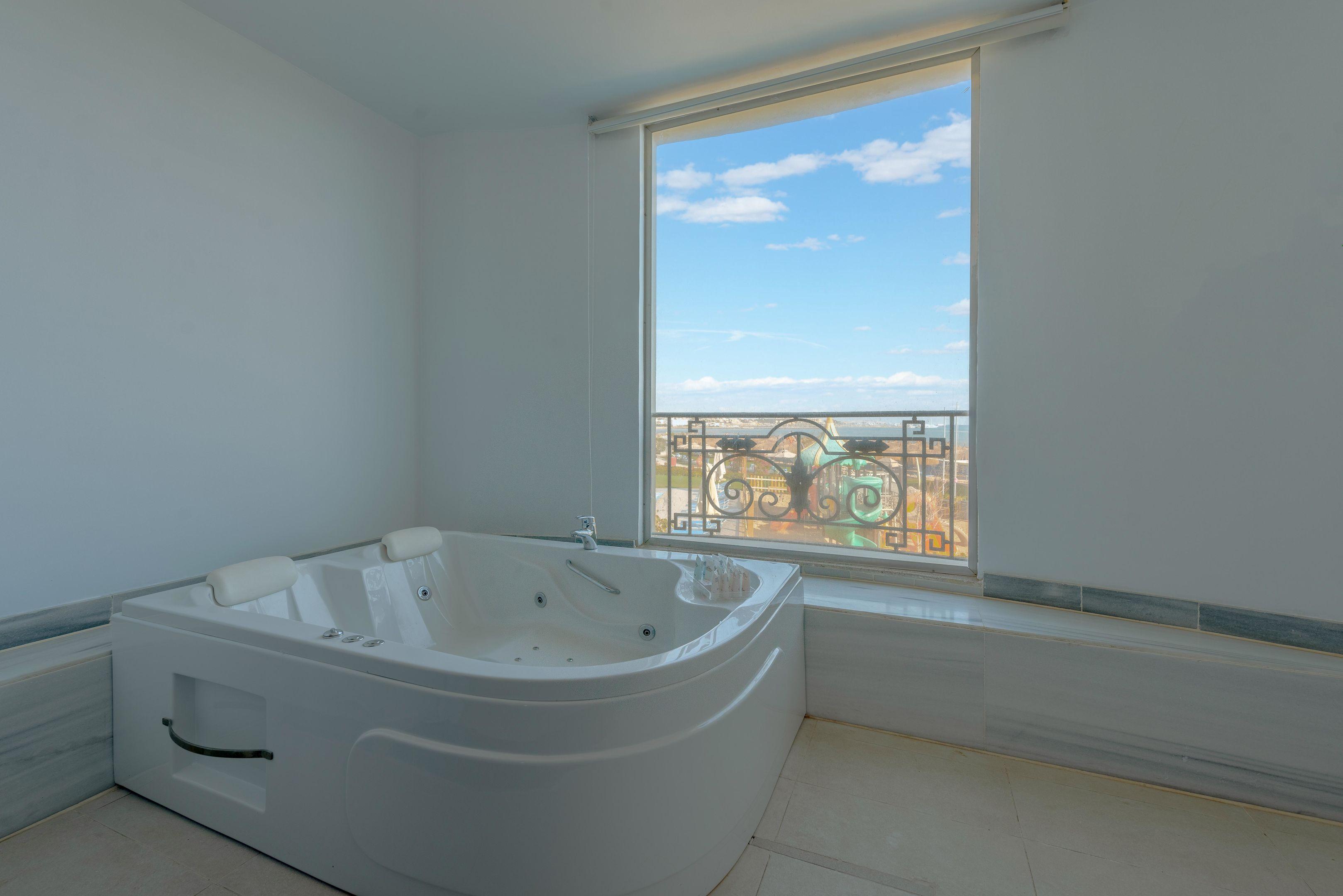 Фото Titanic Royal