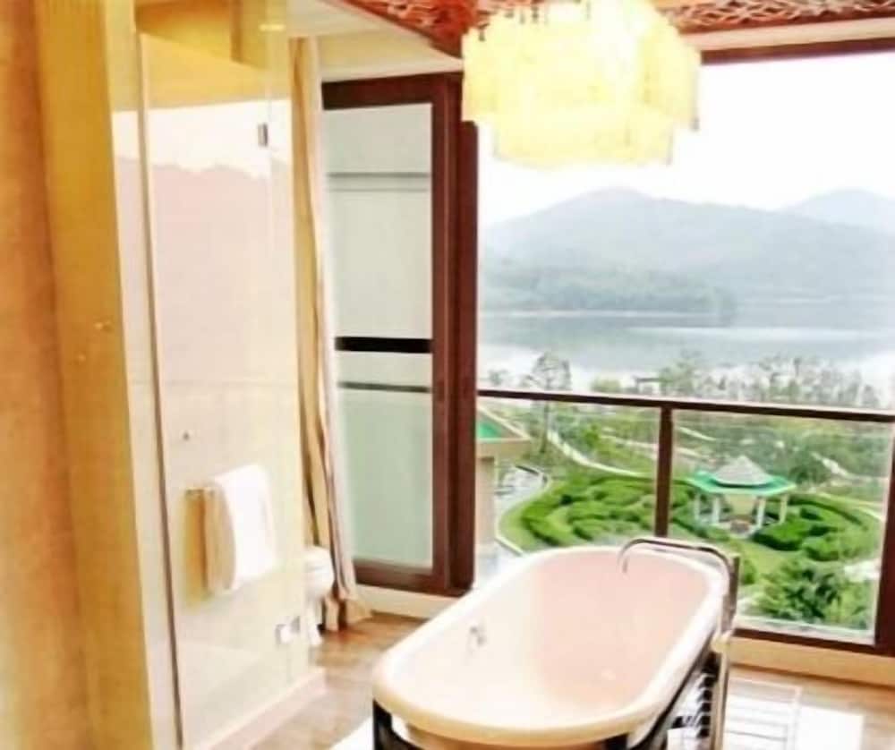 Фото New Century Resort Jiu Long Lake Ningbo