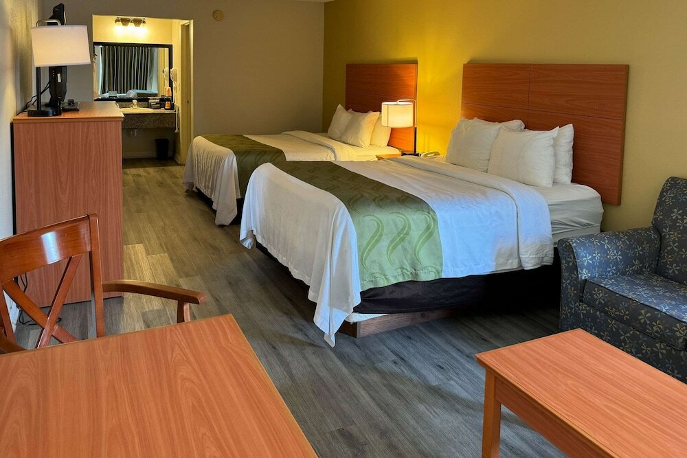 Фото Quality Inn near Manatee Springs State Park