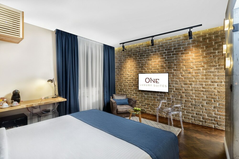 Фото One Luxury Suites