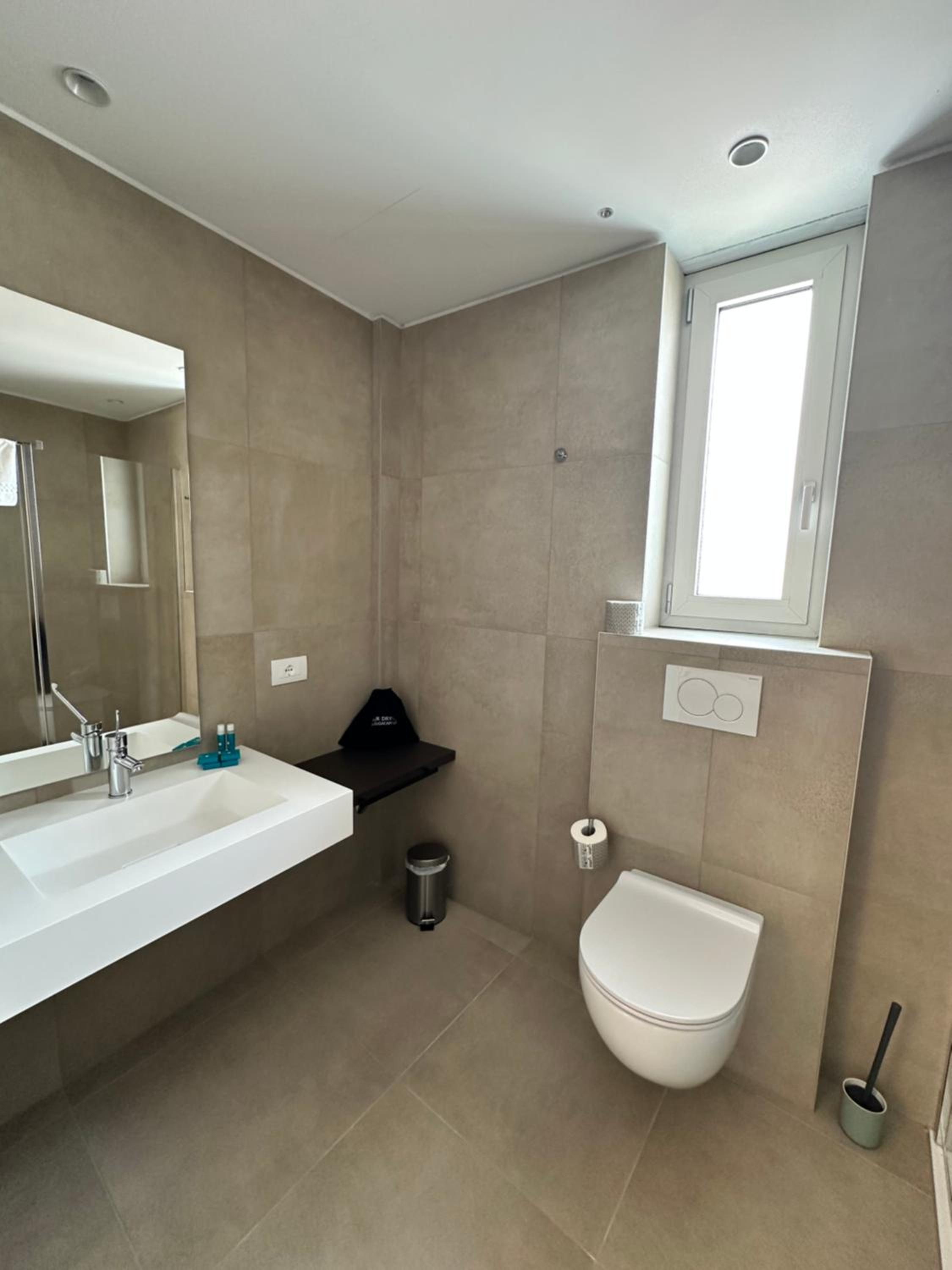 Фото Petit Hotel