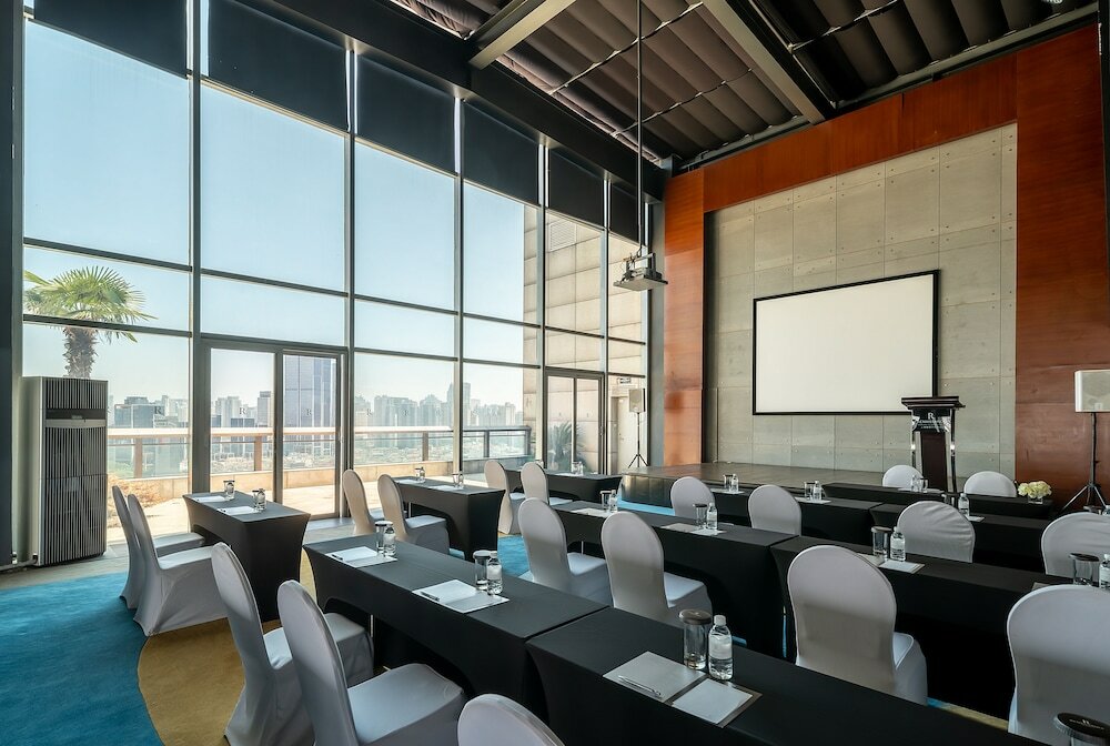 Фото Renaissance Shanghai Yu Garden Hotel