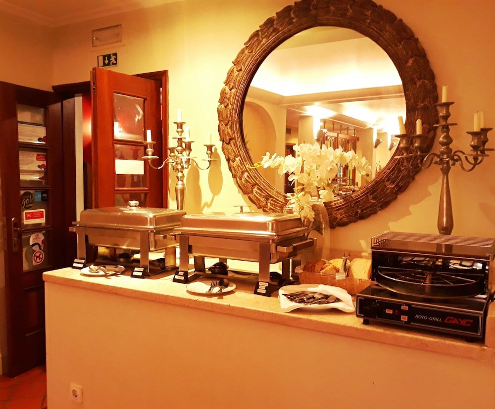 Фото Lawrence's Hotel