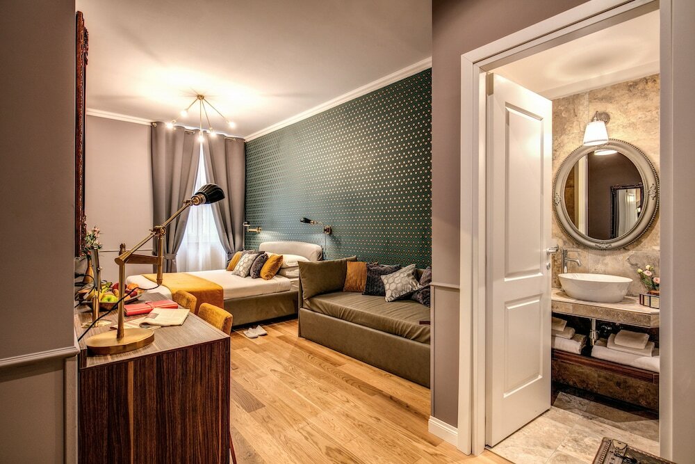 Фото Tree Charme Parliament Boutique Hotel