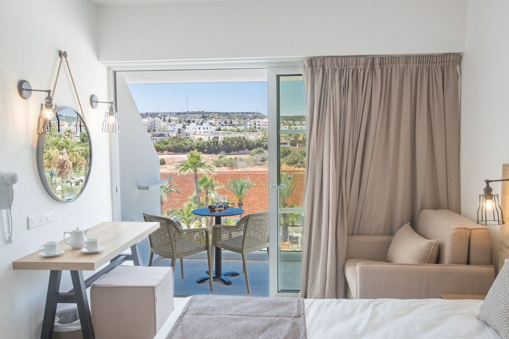 Фото Bohemian Gardens Hotel