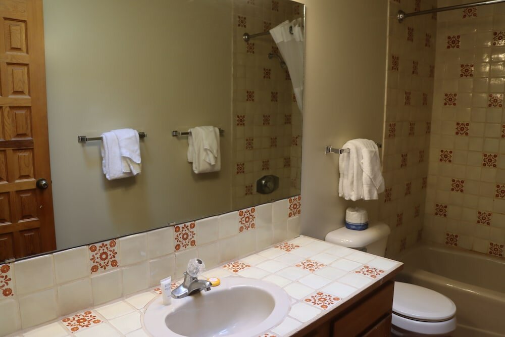 Фото Sagebrush Inn & Suites