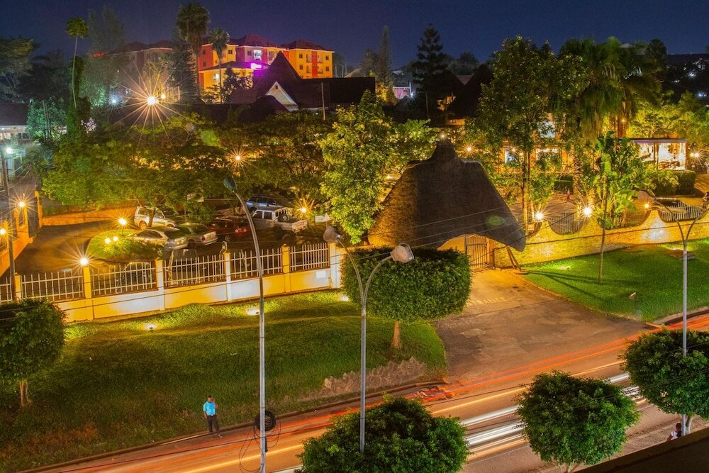 Фото Le Petit Village Hotel