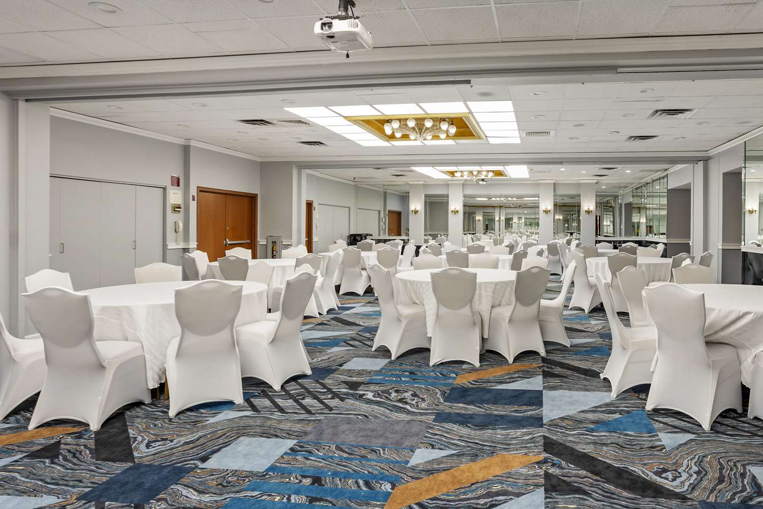 Фото Best Western Rutgers University Hotel