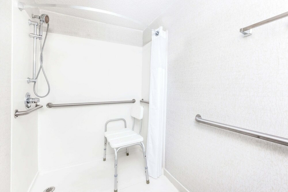 Фото Ramada Hotel & Conference Center by Wyndham Lansing