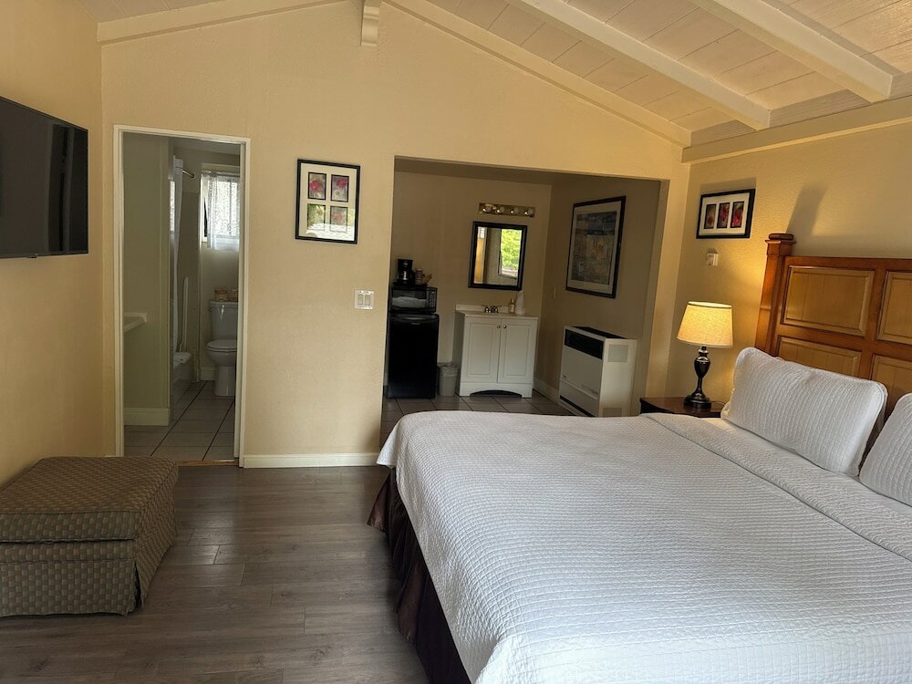 Фото Carmel Resort Inn