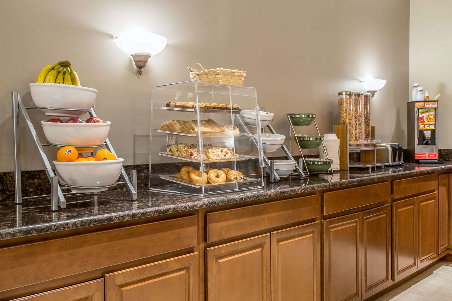 Фото Clarion Inn New London - Mystic