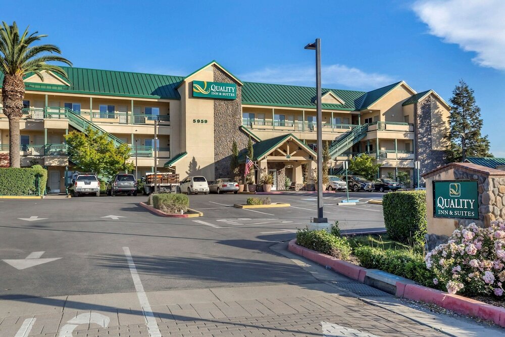 Фото Quality Inn & Suites