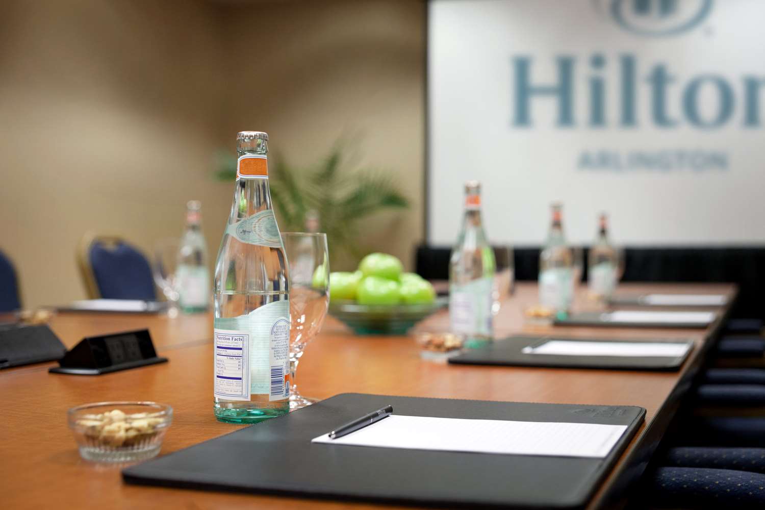 Фото Hilton Arlington