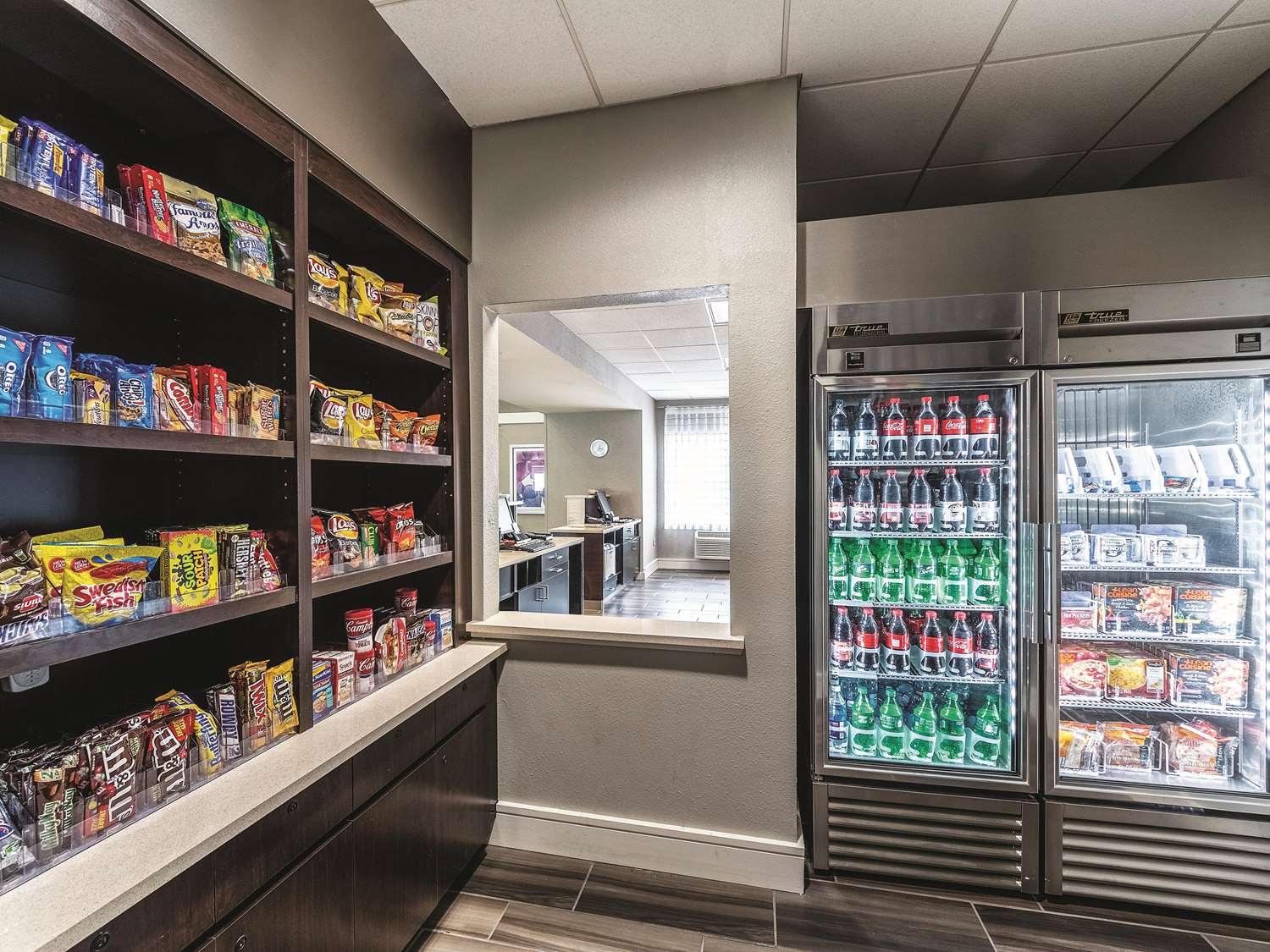 Фото La Quinta Inn & Suites by Wyndham San Antonio Downtown