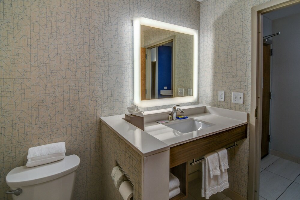 Фото Holiday Inn Express Fort Walton Beach Central, an Ihg Hotel