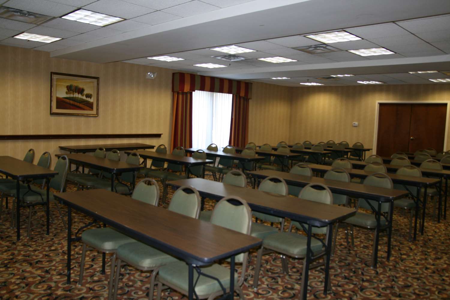 Фото Hampton Inn Adel