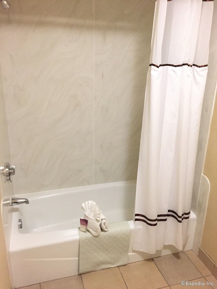 Фото Anaheim Camelot Inn & Suites