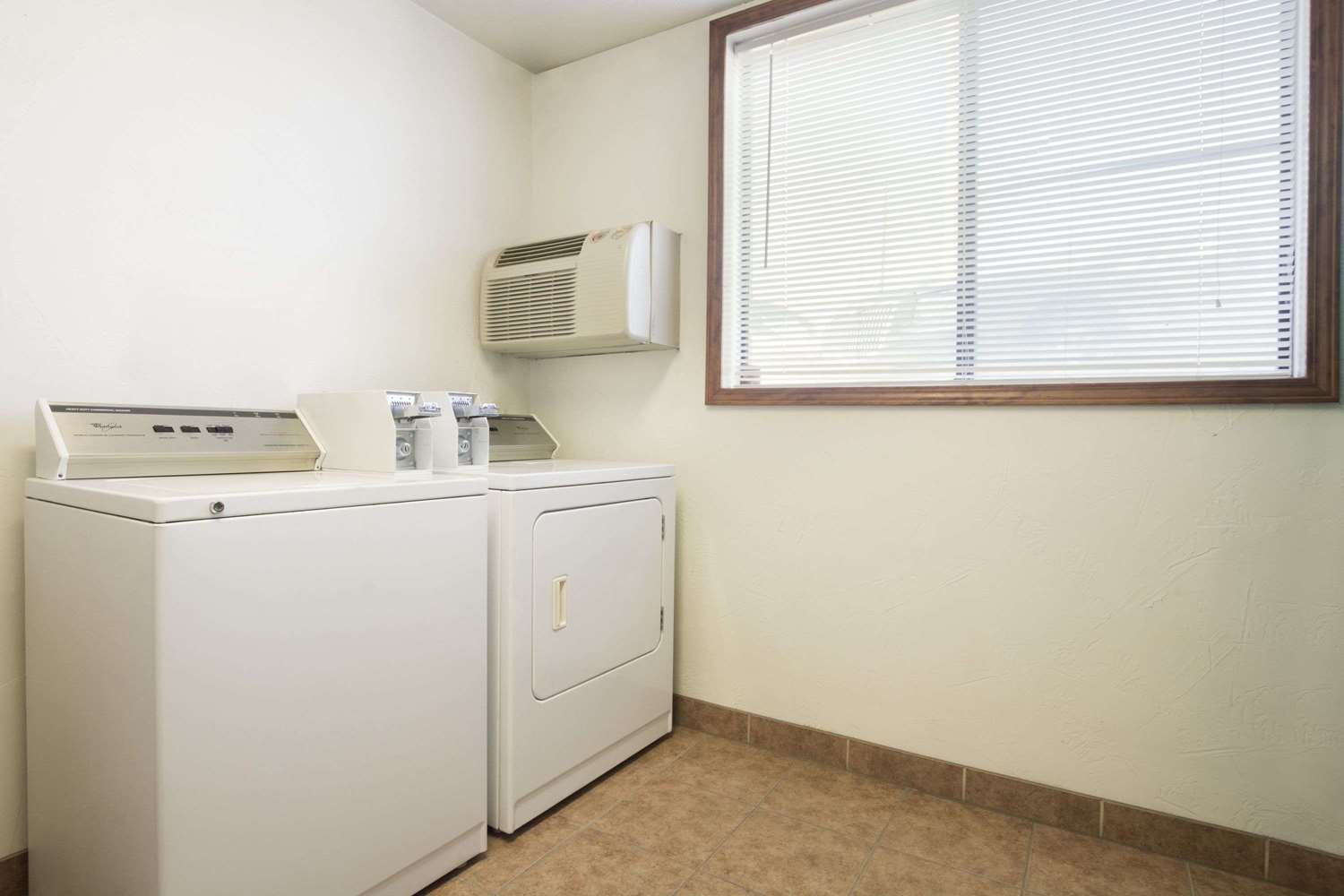 Фото Super 8 by Wyndham Amarillo