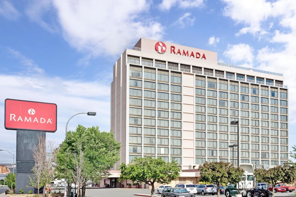 Фото Ramada by Wyndham Reno Hotel and Casino