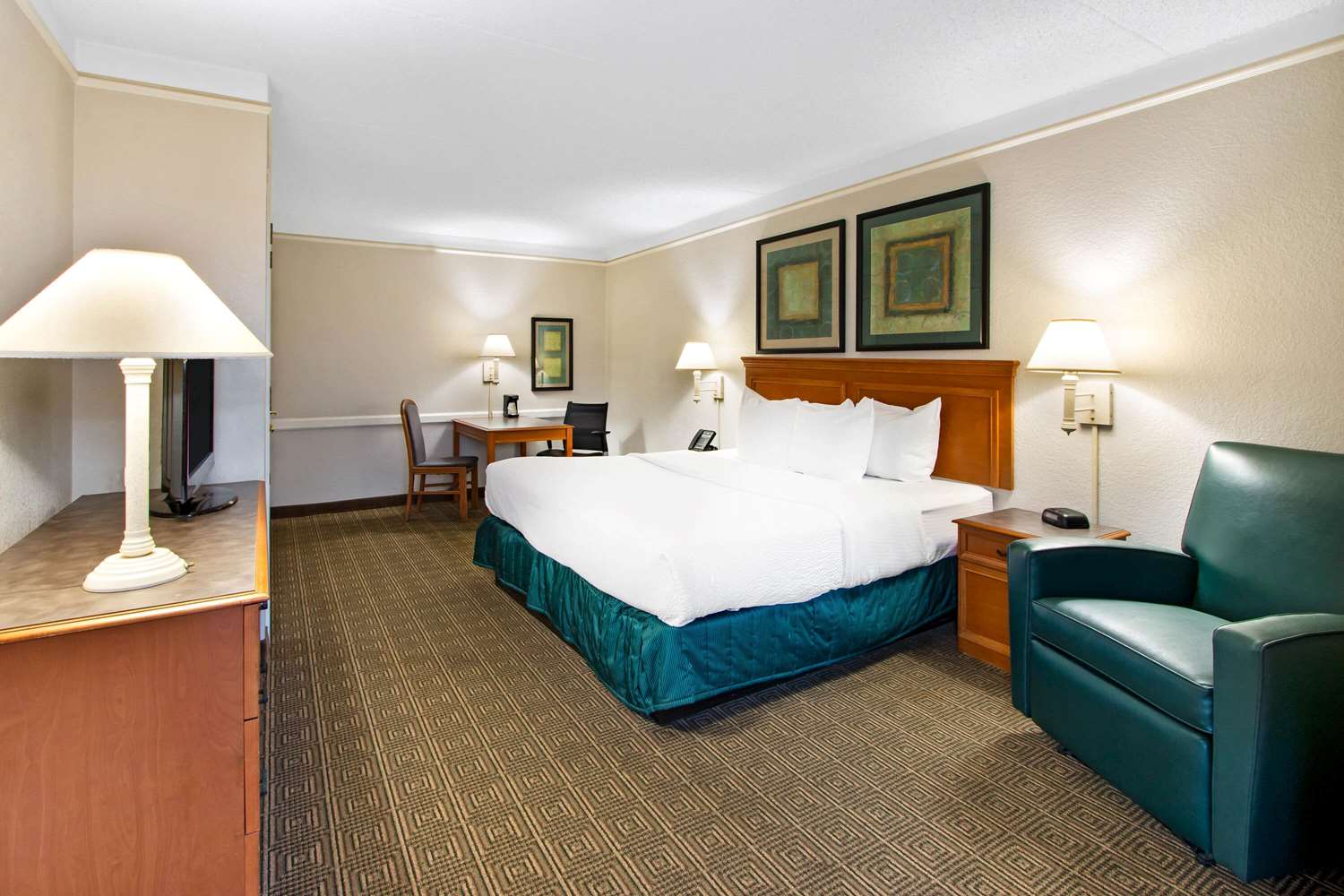 Фото La Quinta Inn by Wyndham Albuquerque Airport