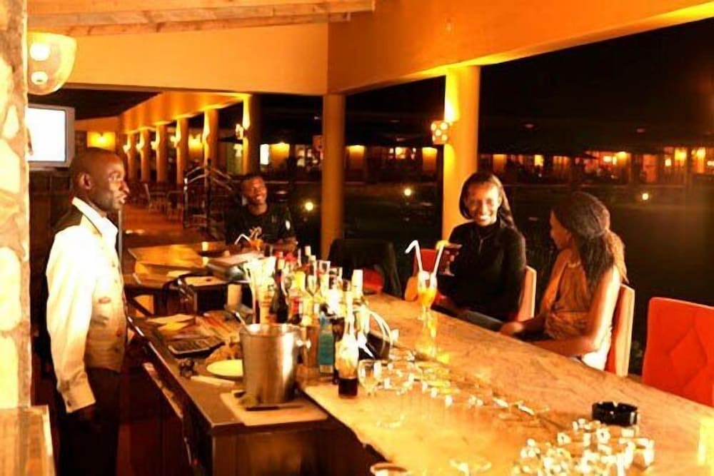 Фото Mountains of the Moon Hotel